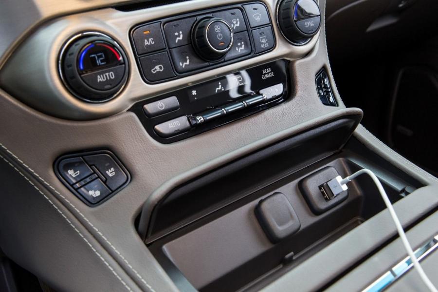  GMC Yukon Denali 2015 года  (фото 29 из 52)